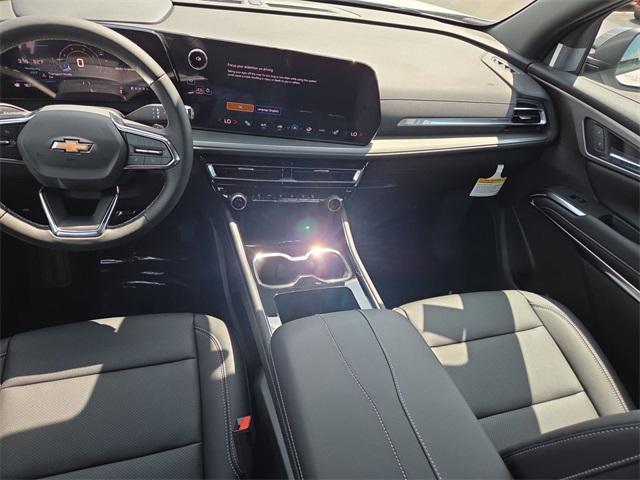 Photo of 2025 Summit White Chevrolet Traverse