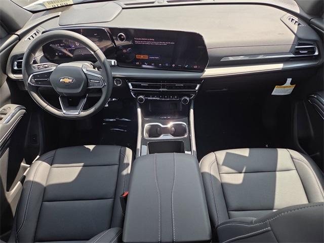 Photo of 2025 Summit White Chevrolet Traverse