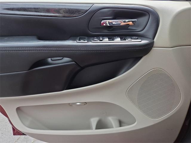 Photo of 2019 Octane Red Pearlcoat Dodge Grand Caravan