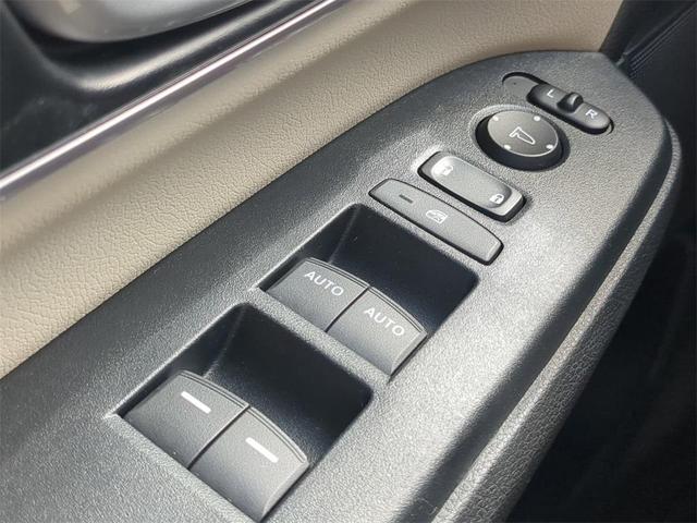 Photo of 2022 Platinum White Honda CR-V Hybrid