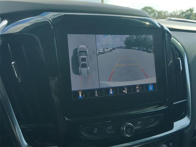 Photo of 2023 Iridescent Pearl Tricoat Chevrolet Traverse