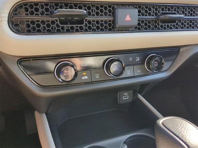 Photo of 2025 Platinum White Pearl Honda HR-V