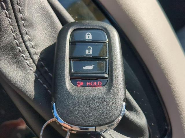 Photo of 2025 Platinum White Pearl Honda HR-V