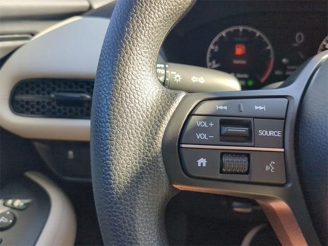 Photo of 2025 Platinum White Pearl Honda HR-V