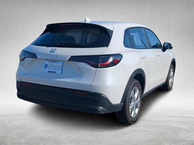 Photo of 2025 Platinum White Pearl Honda HR-V