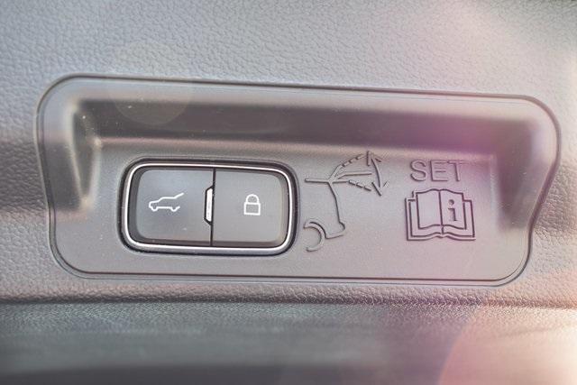 Photo of 2023 Carbonized Gray Metallic Ford Explorer