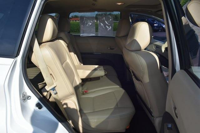 Photo of 2014 Satin White Pearl Subaru Tribeca