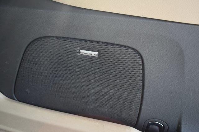 Photo of 2014 Satin White Pearl Subaru Tribeca