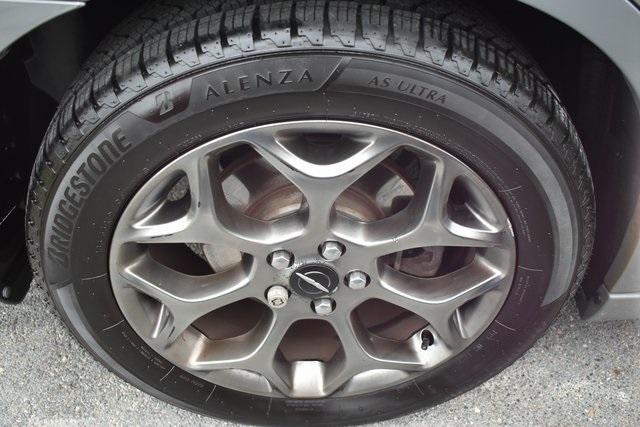 Photo of 2017 Ceramic Gray Clearcoat Chrysler 300