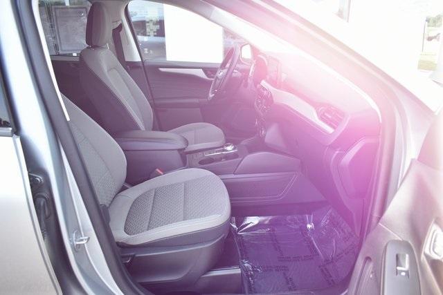 Photo of 2022 Iconic Silver Metallic Ford Escape