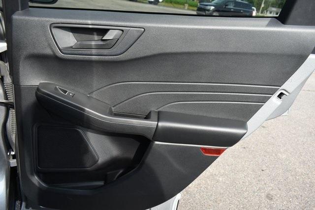 Photo of 2022 Iconic Silver Metallic Ford Escape