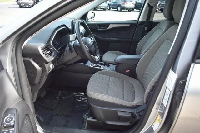 Photo of 2022 Iconic Silver Metallic Ford Escape