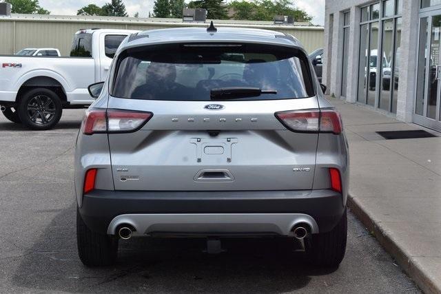 Photo of 2022 Iconic Silver Metallic Ford Escape