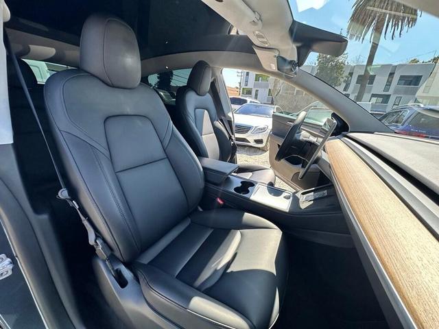 Photo of 2023 Gray Tesla Model Y
