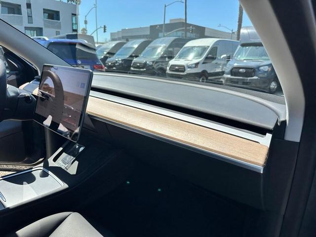Photo of 2023 Gray Tesla Model Y