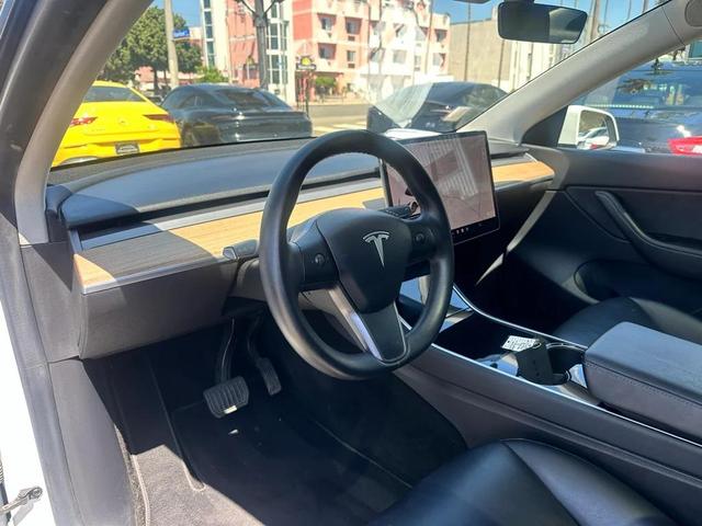 Photo of 2020 White Tesla Model Y