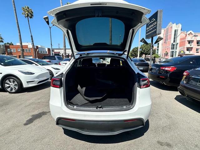 Photo of 2020 White Tesla Model Y