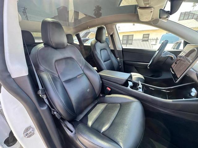 Photo of 2020 White Tesla Model Y