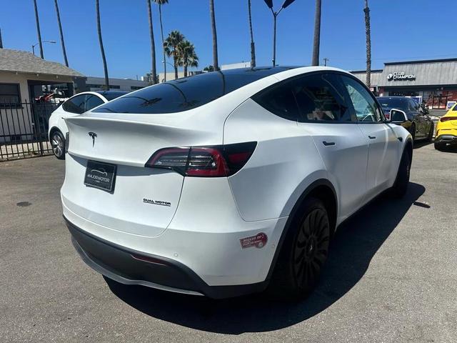 Photo of 2020 White Tesla Model Y