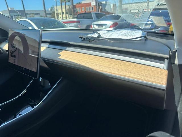 Photo of 2020 White Tesla Model Y