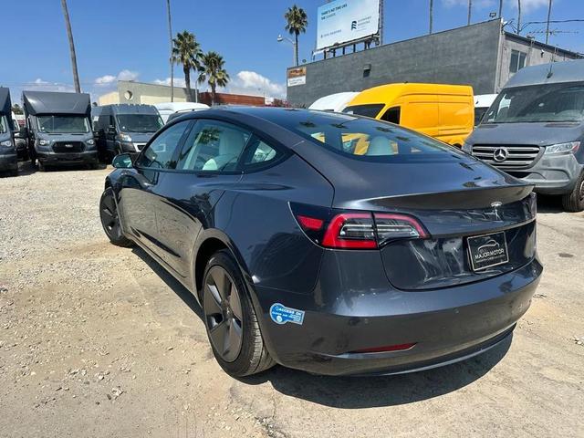 Photo of 2021 Gray Tesla Model 3