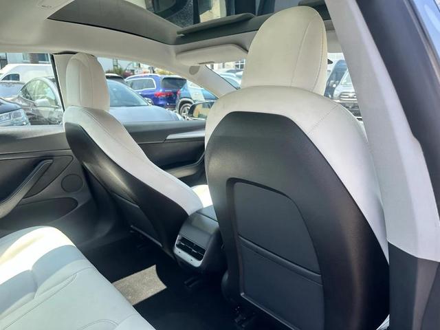 Photo of 2021 Gray Tesla Model 3