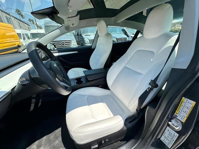 Photo of 2021 Gray Tesla Model 3