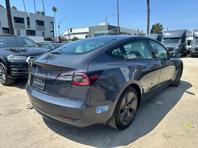 Photo of 2021 Gray Tesla Model 3