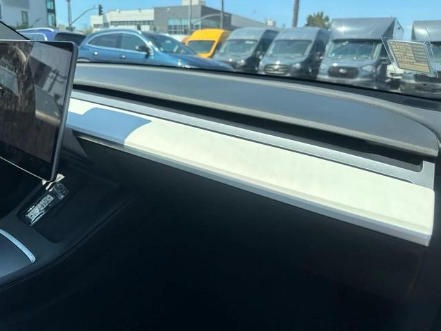 Photo of 2021 Gray Tesla Model 3