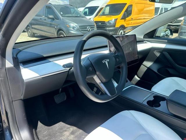 Photo of 2021 Gray Tesla Model 3