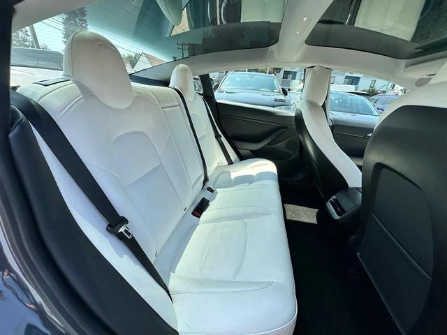Photo of 2021 Gray Tesla Model 3
