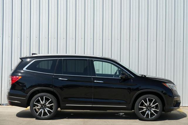 Photo of 2019 Crystal Black Pearl Honda Pilot