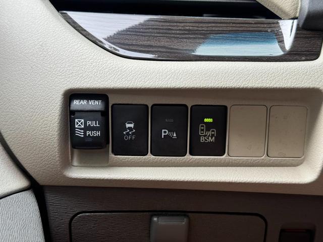 Photo of 2015 Attitude Black Toyota Sienna