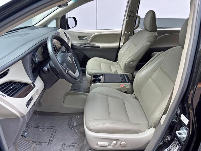 Photo of 2015 Attitude Black Toyota Sienna