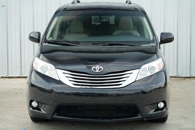 Photo of 2015 Attitude Black Toyota Sienna