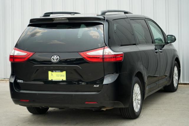 Photo of 2015 Attitude Black Toyota Sienna