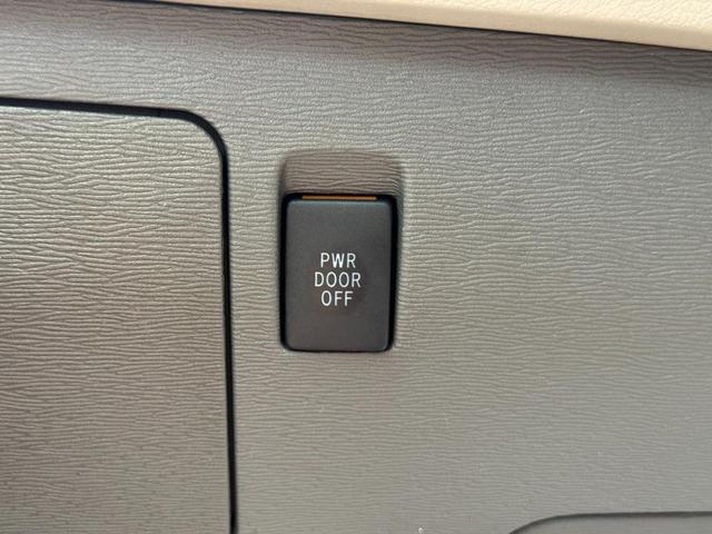 Photo of 2015 Attitude Black Toyota Sienna