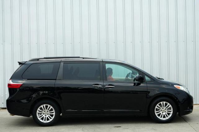 Photo of 2015 Attitude Black Toyota Sienna