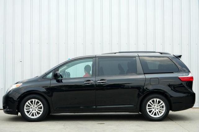 Photo of 2015 Attitude Black Toyota Sienna