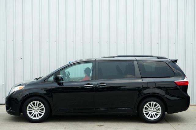 Photo of 2015 Attitude Black Toyota Sienna
