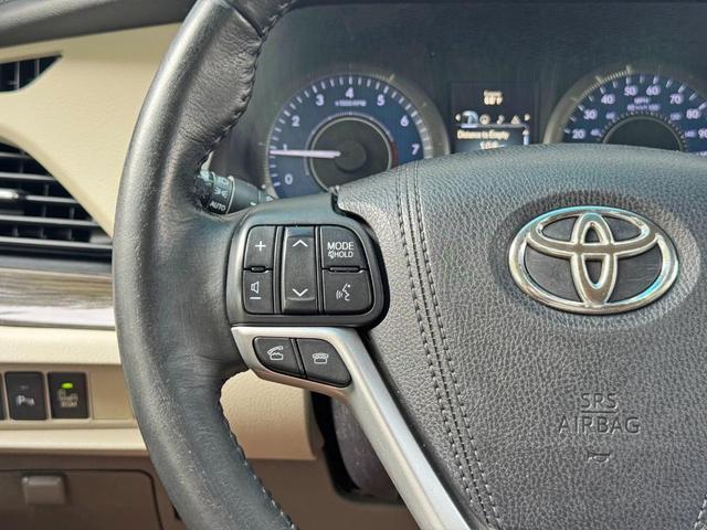 Photo of 2015 Attitude Black Toyota Sienna