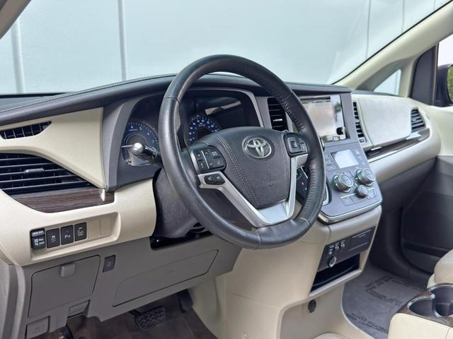 Photo of 2015 Attitude Black Toyota Sienna