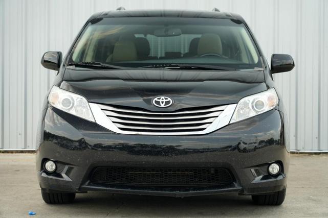 Photo of 2015 Attitude Black Toyota Sienna