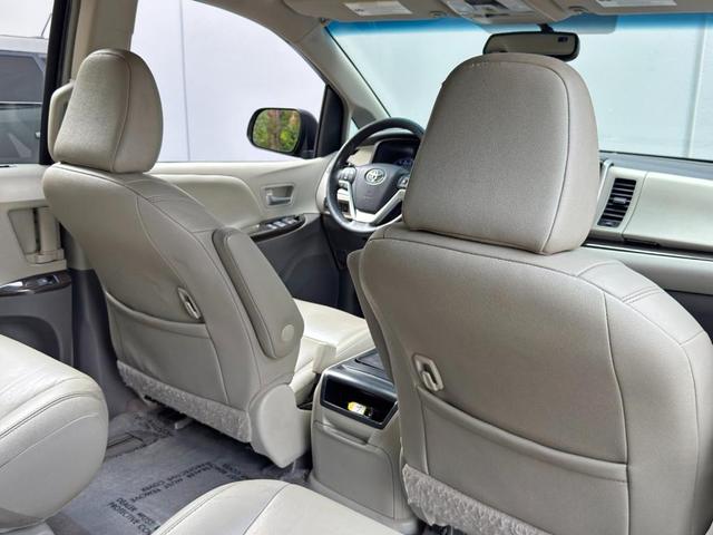 Photo of 2015 Attitude Black Toyota Sienna
