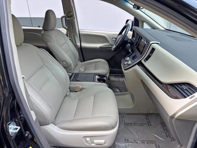 Photo of 2015 Attitude Black Toyota Sienna
