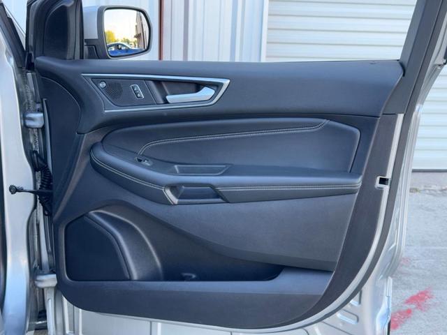 Photo of 2021 Iconic Silver Metallic Ford Edge