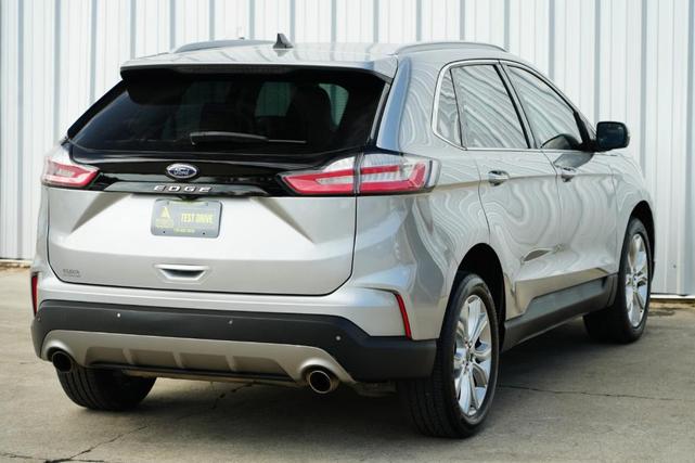 Photo of 2021 Iconic Silver Metallic Ford Edge