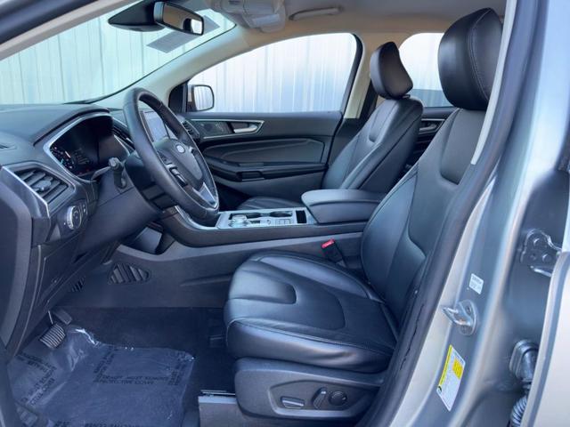 Photo of 2021 Iconic Silver Metallic Ford Edge