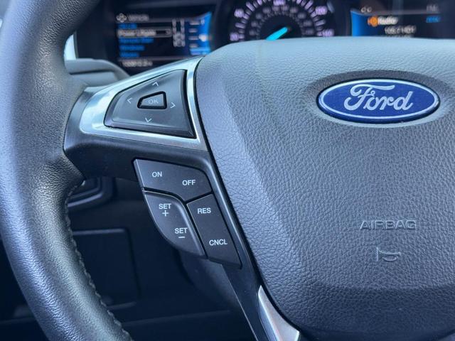 Photo of 2021 Iconic Silver Metallic Ford Edge