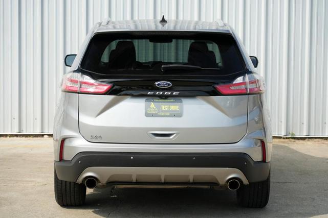 Photo of 2021 Iconic Silver Metallic Ford Edge